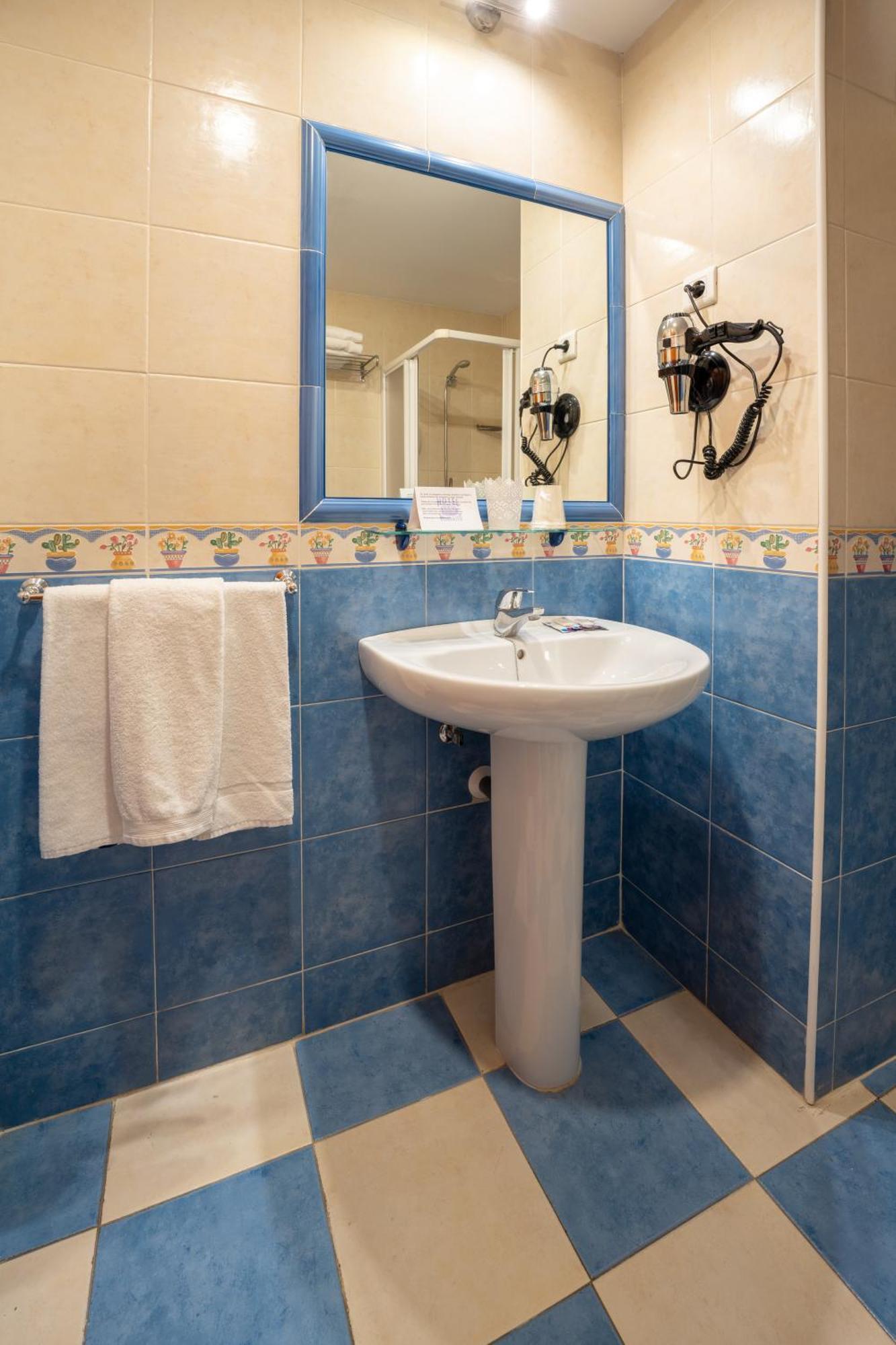 Hotel Romerito Málaga Zimmer foto